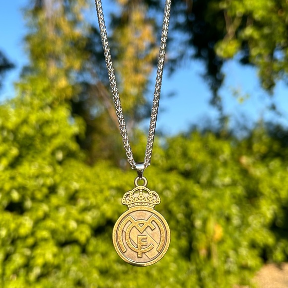 Real Madrid Badge Necklace- Soccer Pendant - Picture 2 of 10